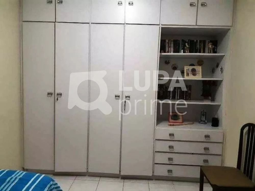 Casa à venda com 4 quartos, 214m² - Foto 3