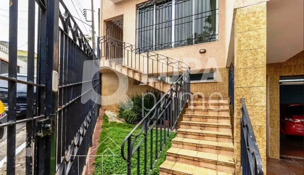 Casa à venda com 4 quartos, 214m² - Foto 1