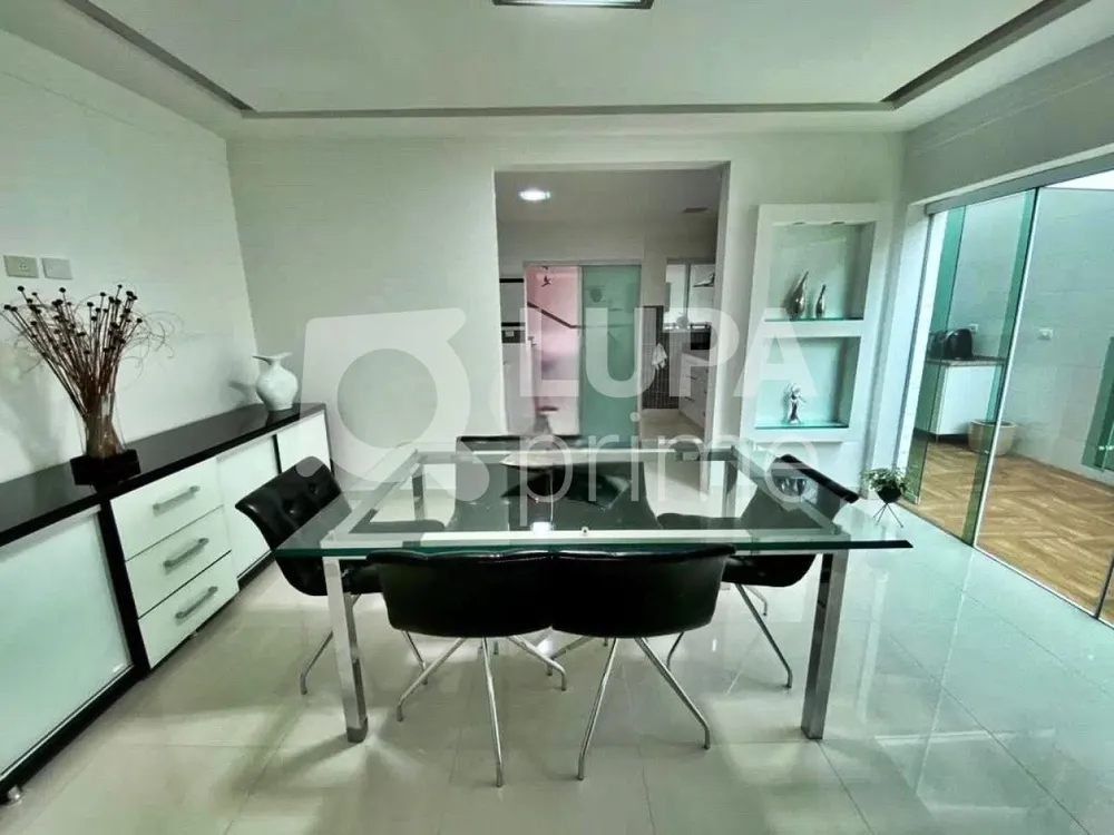 Casa, 3 quartos, 201 m² - Foto 2