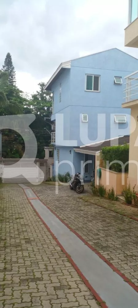 Casa à venda com 3 quartos, 250m² - Foto 2