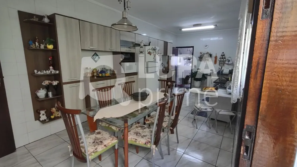 Casa, 3 quartos, 220 m² - Foto 1