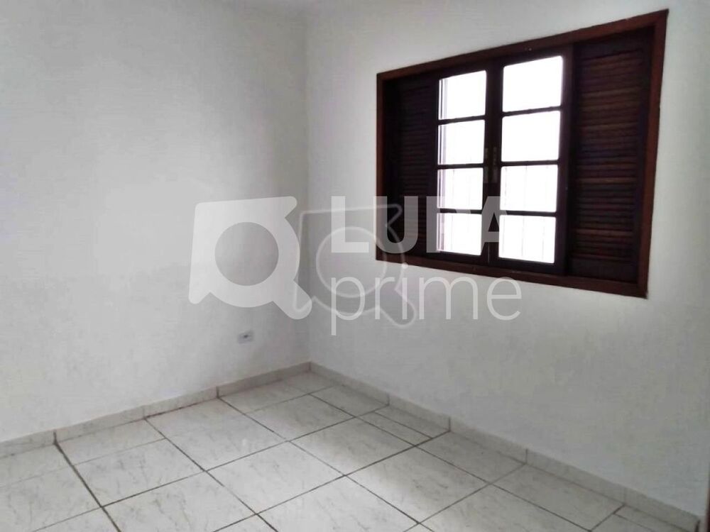 Casa à venda com 2 quartos, 90m² - Foto 2