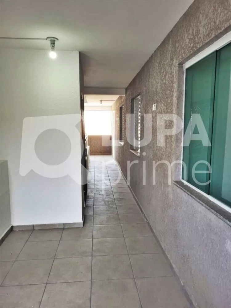 Apartamento à venda com 2 quartos, 42m² - Foto 2