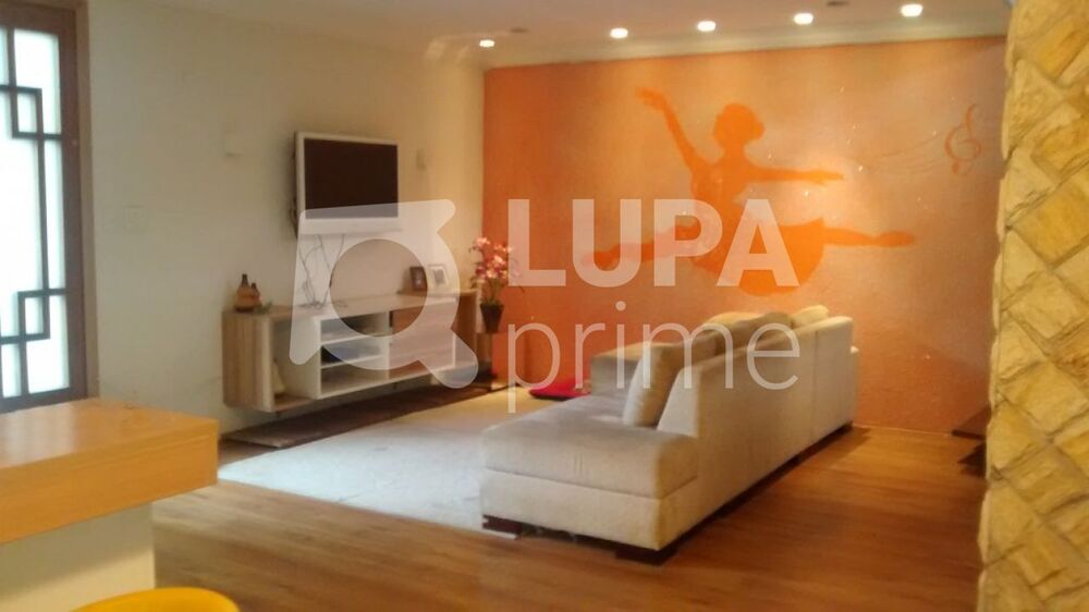 Casa à venda com 4 quartos, 270m² - Foto 1