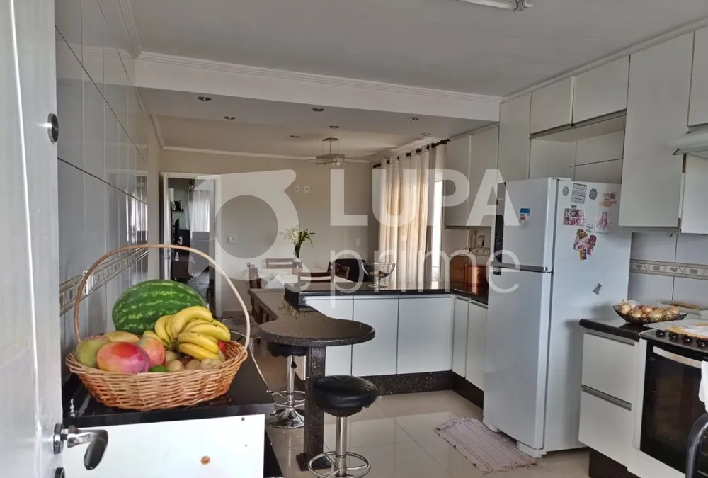 Casa, 3 quartos, 248 m² - Foto 2