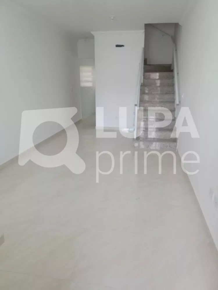 Casa à venda com 3 quartos, 100m² - Foto 1