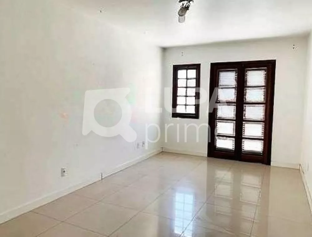 Casa à venda com 3 quartos, 134m² - Foto 3