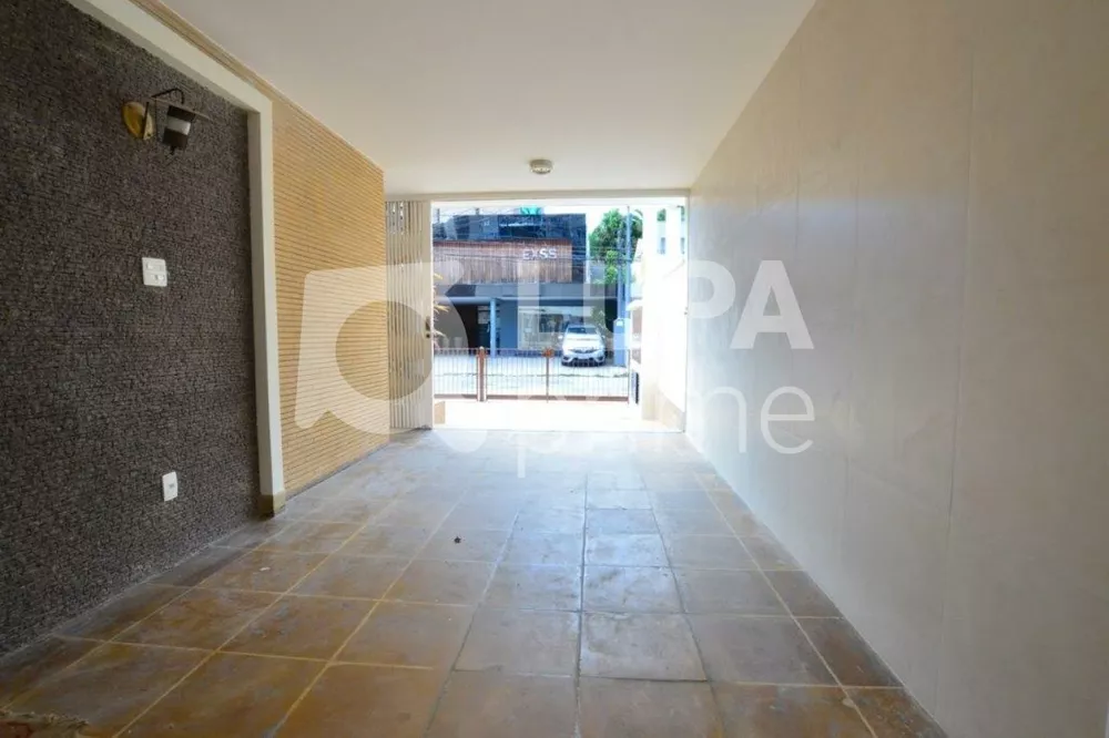 Casa à venda com 5 quartos, 300m² - Foto 2