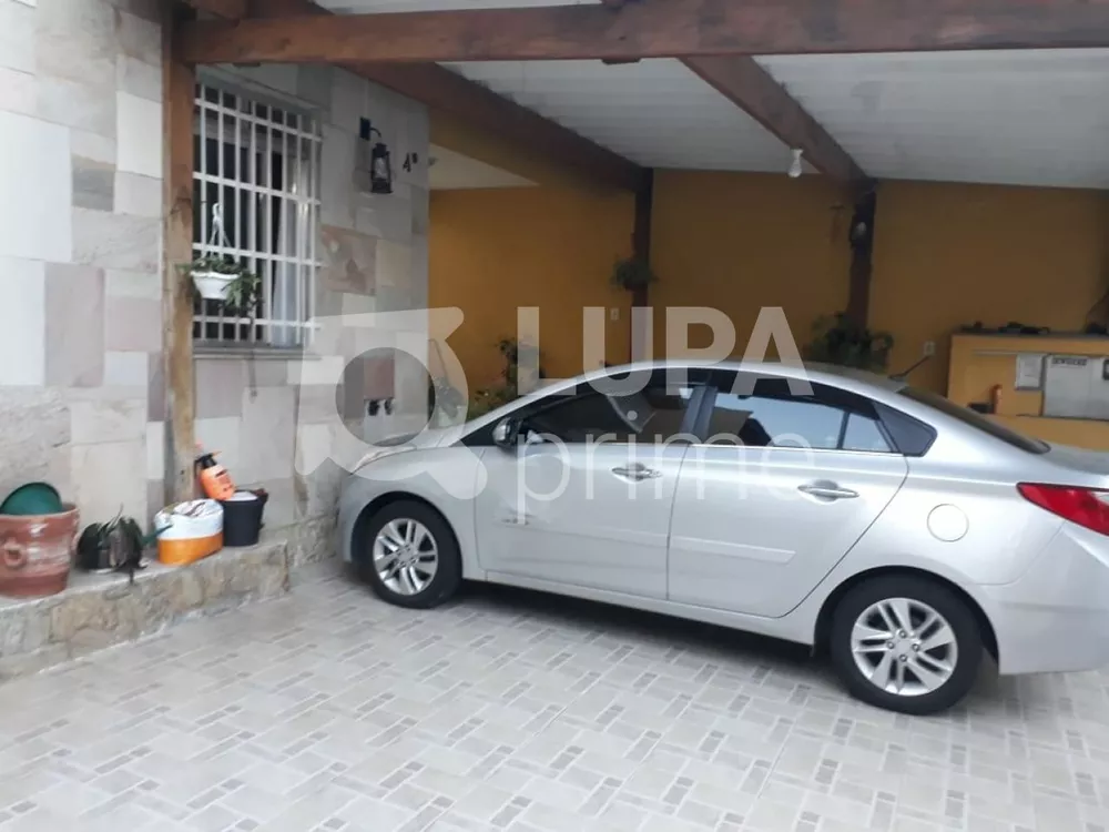 Casa à venda com 4 quartos, 191m² - Foto 2