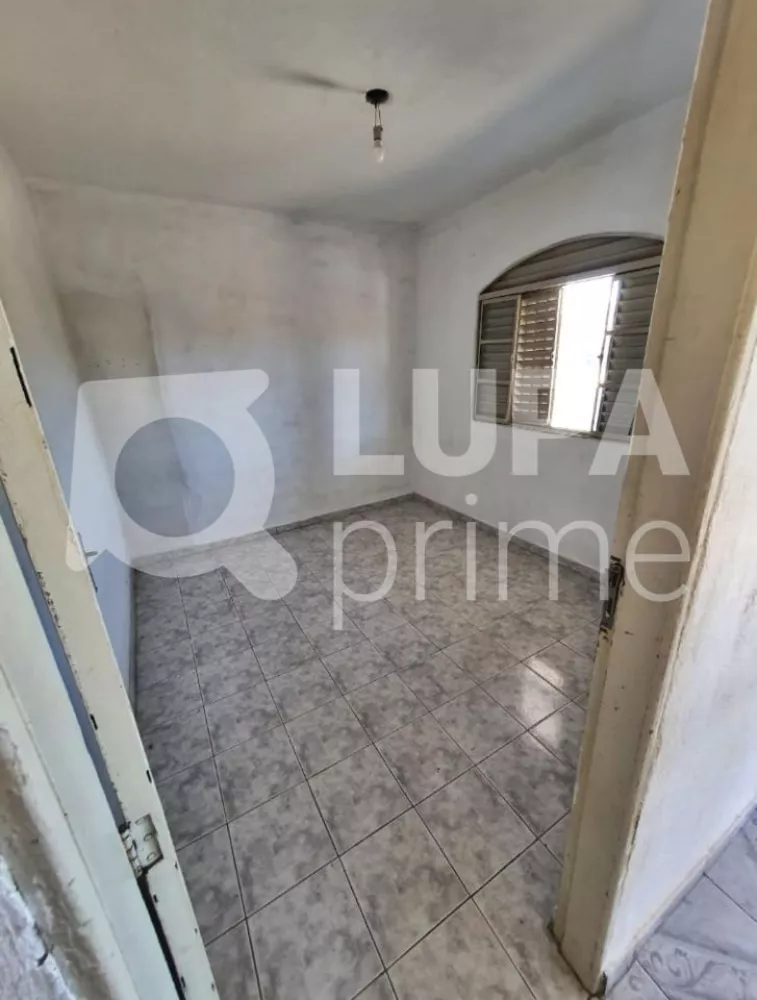 Casa à venda com 3 quartos, 250m² - Foto 2