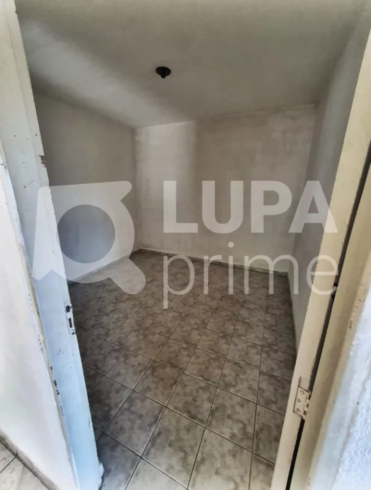 Casa à venda com 3 quartos, 250m² - Foto 4