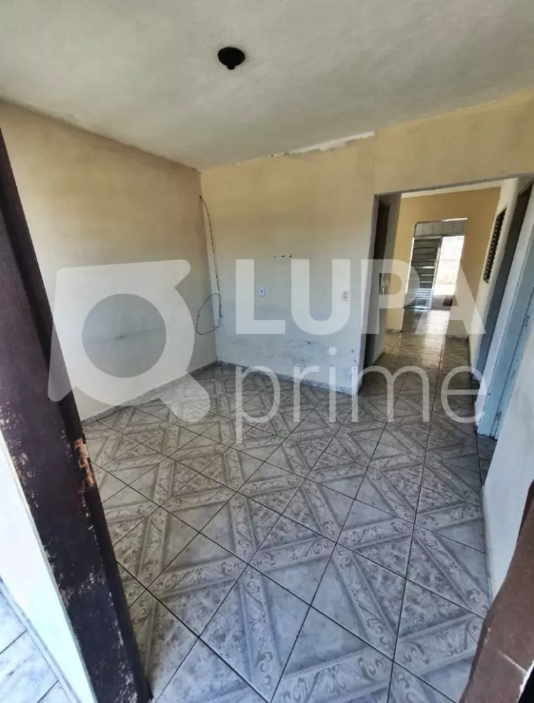 Casa à venda com 3 quartos, 250m² - Foto 1