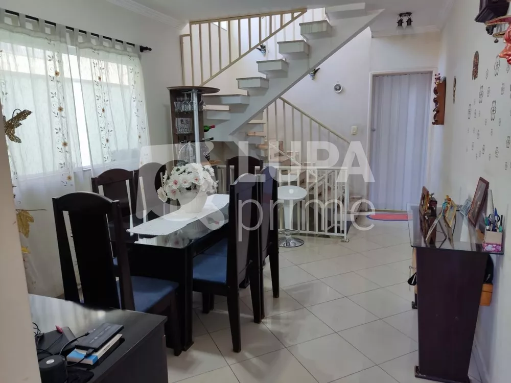 Casa à venda com 3 quartos, 188m² - Foto 1