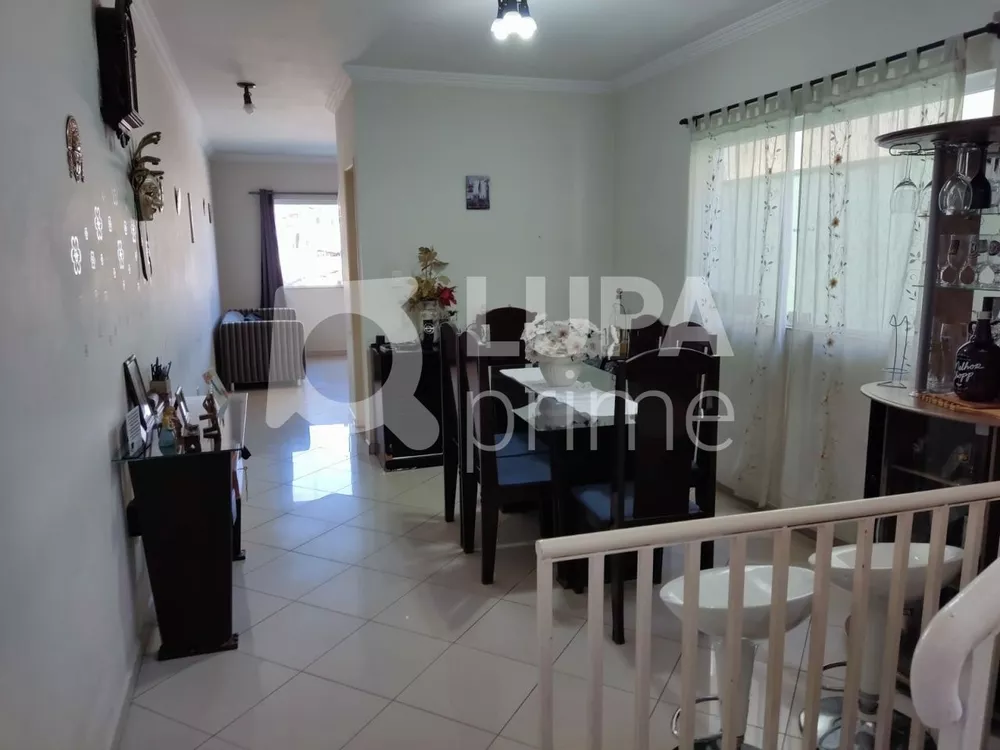 Casa à venda com 3 quartos, 188m² - Foto 2