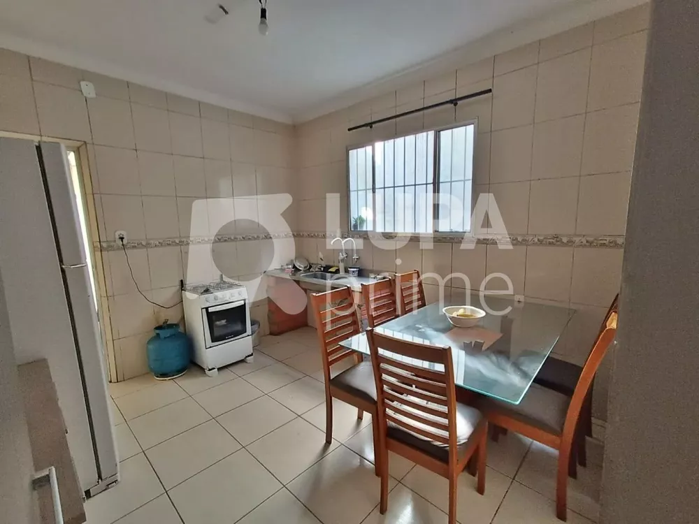 Casa à venda com 5 quartos, 200m² - Foto 5