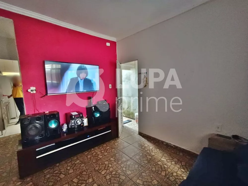 Casa à venda com 5 quartos, 200m² - Foto 1