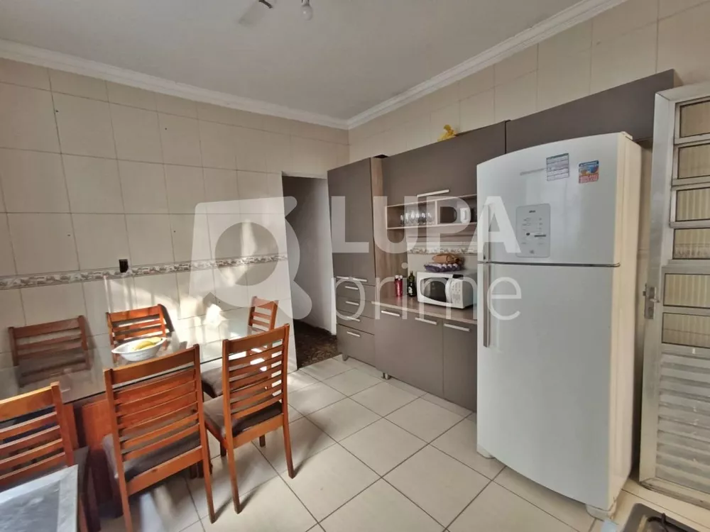 Casa à venda com 5 quartos, 200m² - Foto 6