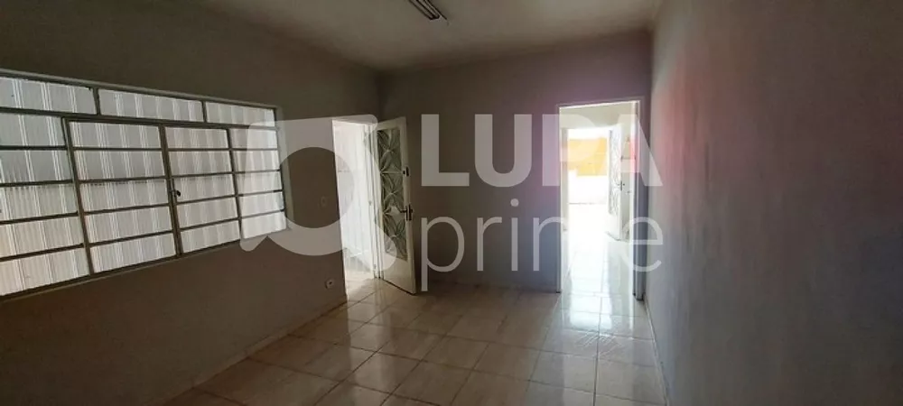 Casa Comercial para alugar com 3 quartos, 150m² - Foto 4