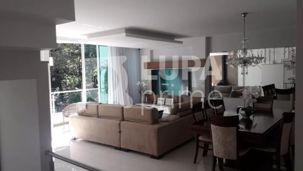 Casa à venda com 3 quartos, 361m² - Foto 4