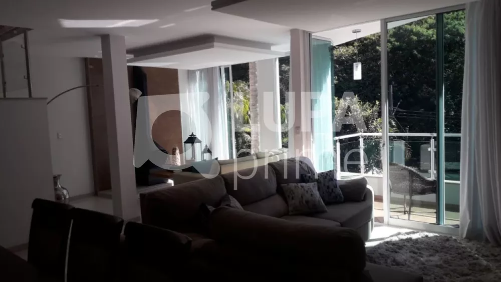 Casa à venda com 3 quartos, 361m² - Foto 3