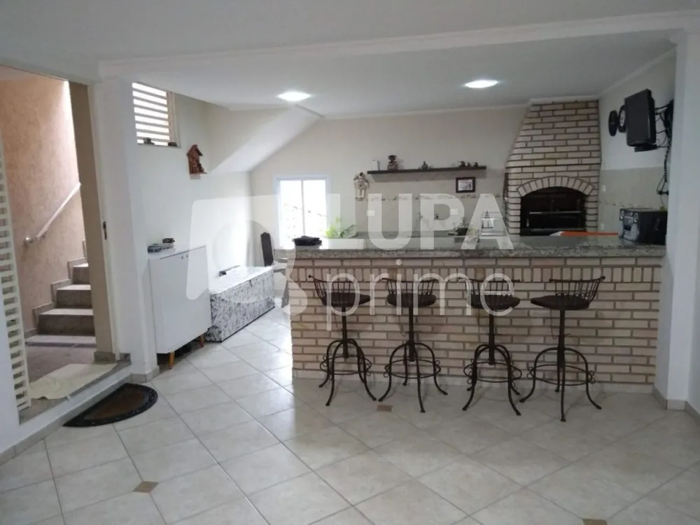 Casa, 3 quartos, 206 m² - Foto 1