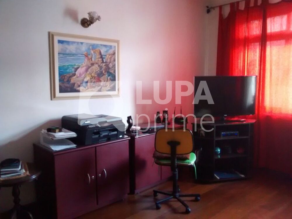 Casa à venda com 4 quartos, 251m² - Foto 1