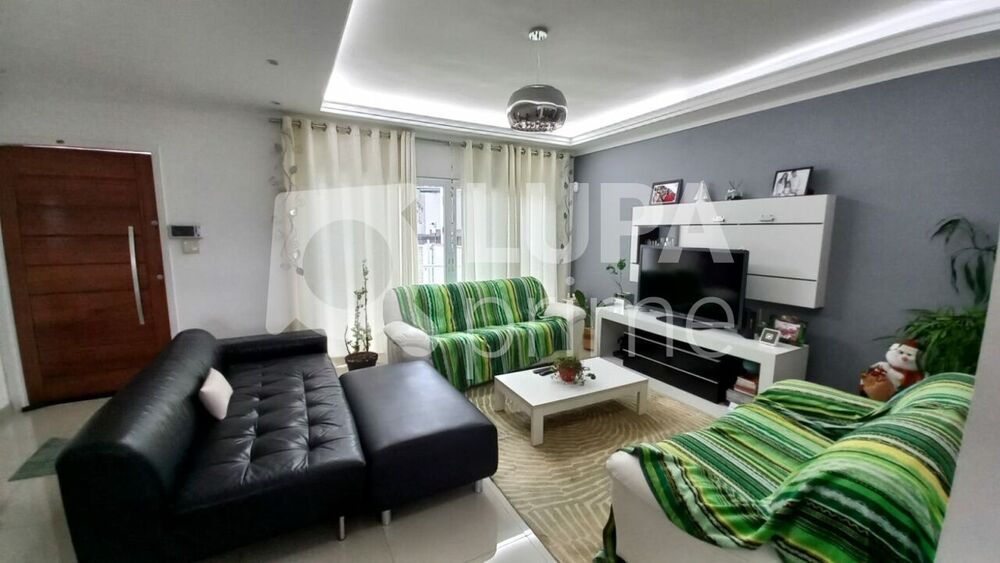Casa à venda com 3 quartos, 186m² - Foto 1