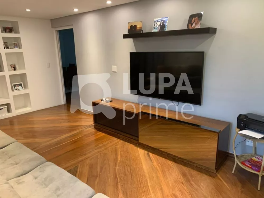 Apartamento à venda com 3 quartos, 155m² - Foto 2