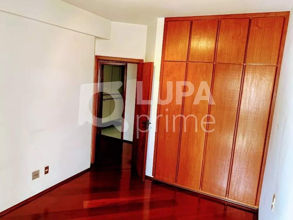 Apartamento para alugar com 4 quartos, 217m² - Foto 18