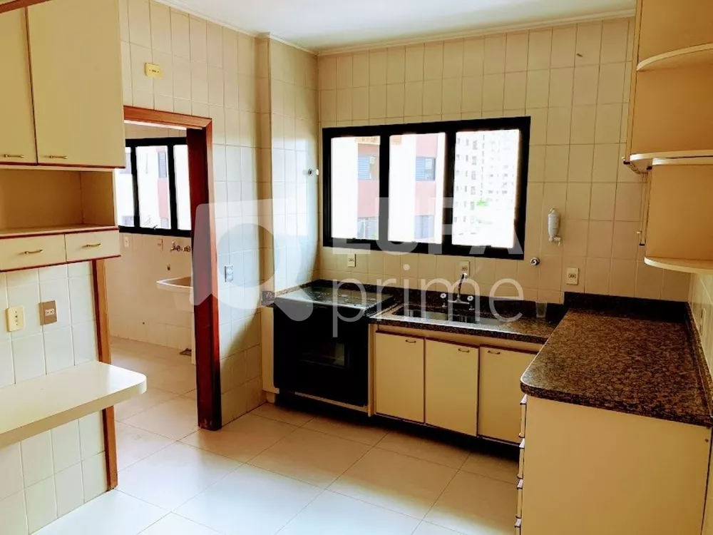 Apartamento para alugar com 4 quartos, 217m² - Foto 9