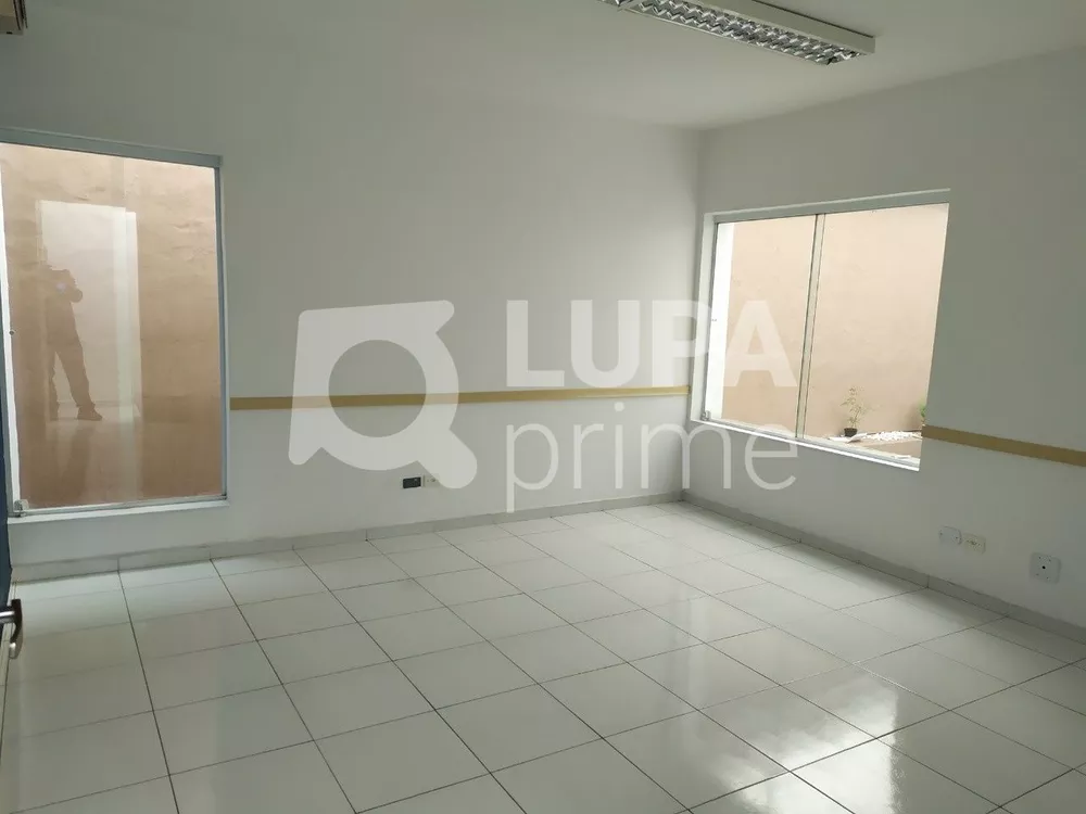 Casa Comercial à venda com 10 quartos, 250m² - Foto 2