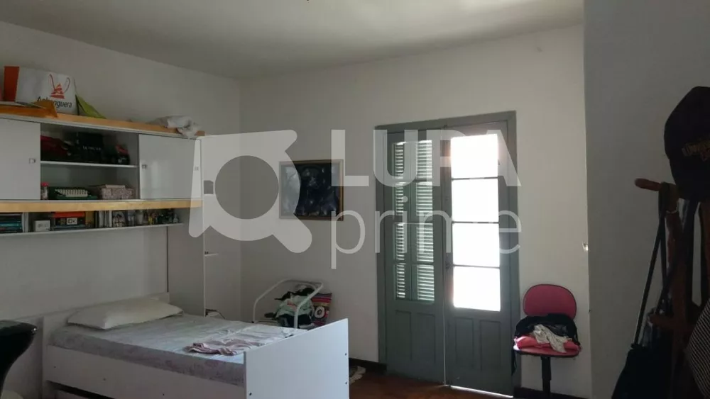 Casa à venda com 3 quartos, 231m² - Foto 4