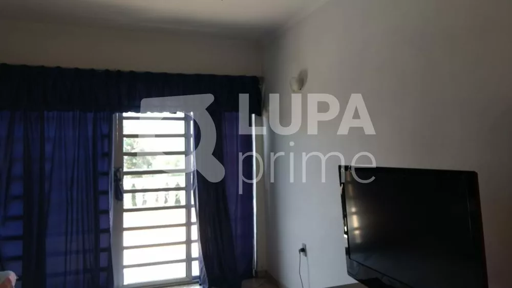 Casa à venda com 3 quartos, 231m² - Foto 3