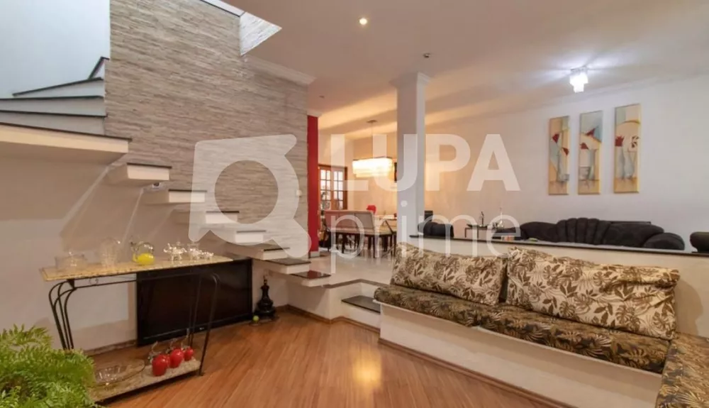 Casa à venda com 4 quartos, 102m² - Foto 1