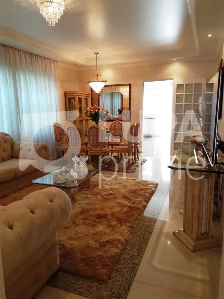 Casa, 4 quartos, 228 m² - Foto 1