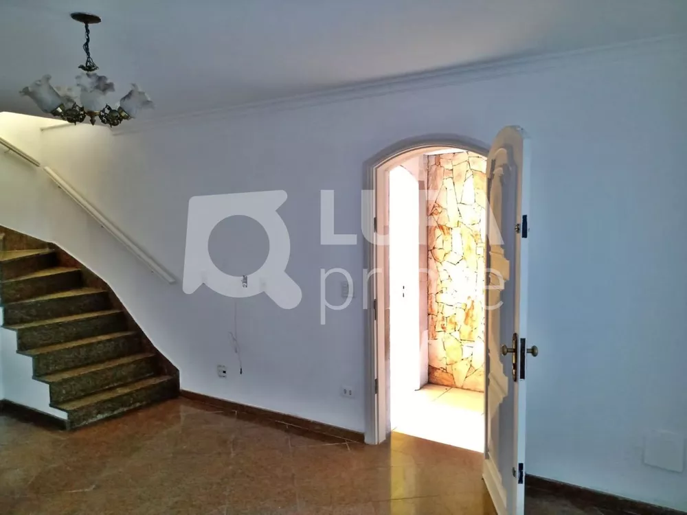 Casa à venda com 4 quartos, 140m² - Foto 1