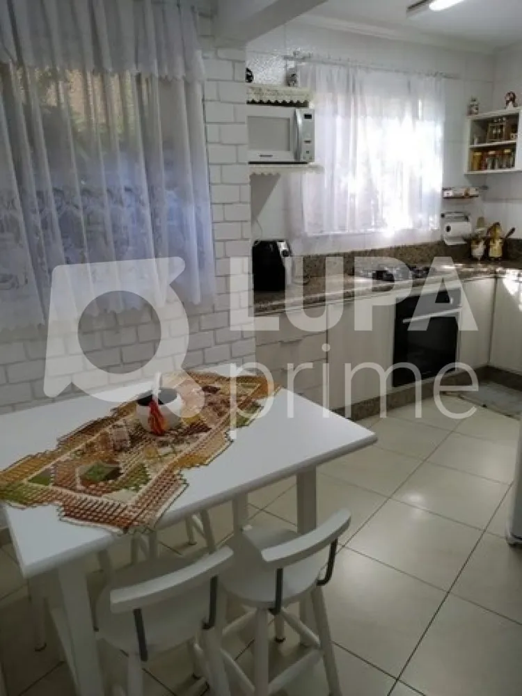 Casa, 5 quartos, 230 m² - Foto 1