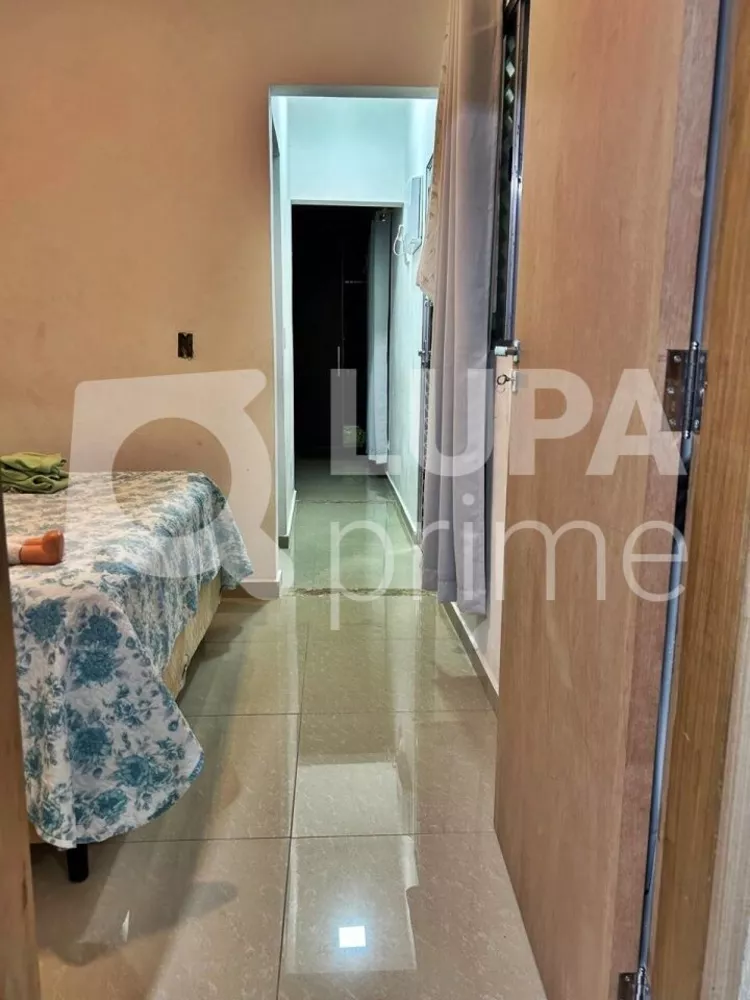 Casa à venda com 2 quartos, 80m² - Foto 4