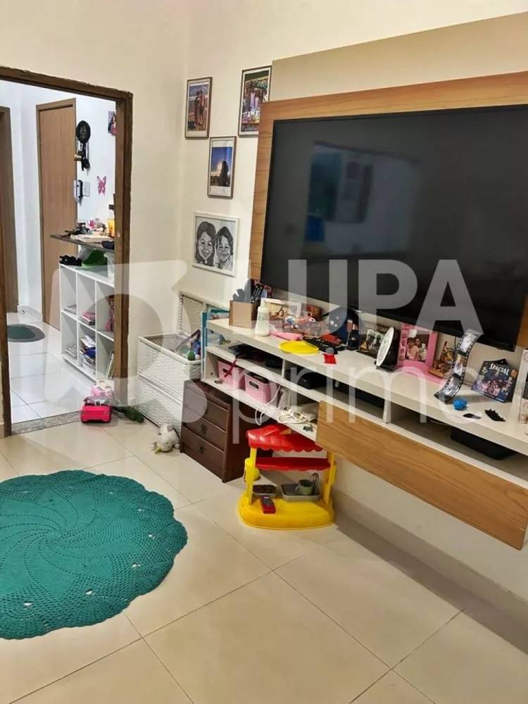 Casa à venda com 2 quartos, 80m² - Foto 1