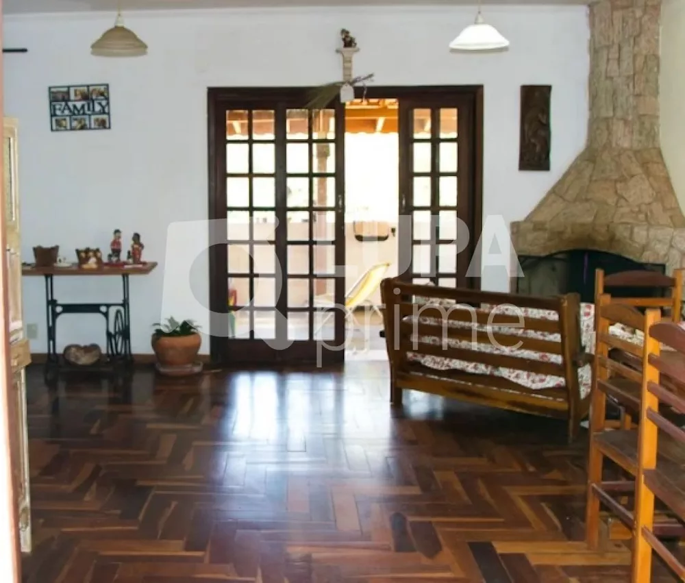 Casa à venda com 4 quartos, 250m² - Foto 2