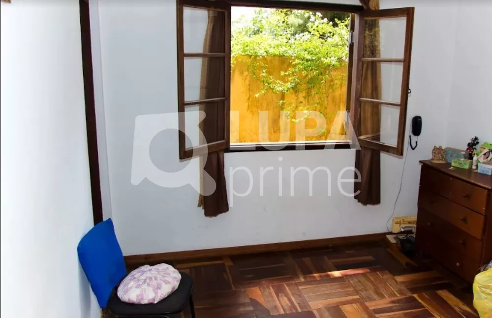 Casa à venda com 4 quartos, 250m² - Foto 4