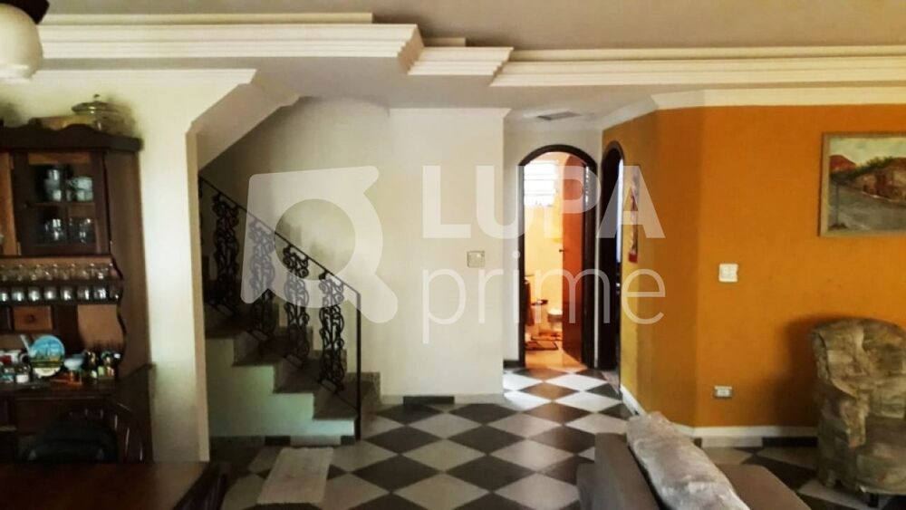 Casa à venda com 3 quartos, 190m² - Foto 1