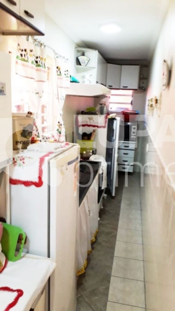 Casa à venda com 3 quartos, 190m² - Foto 2