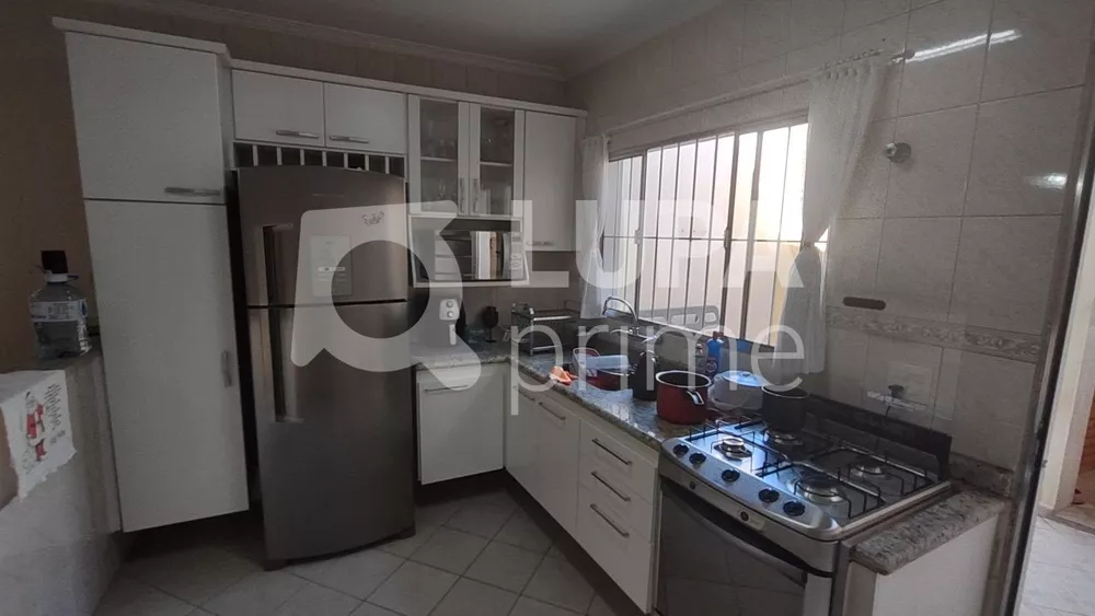 Casa à venda com 3 quartos, 276m² - Foto 1