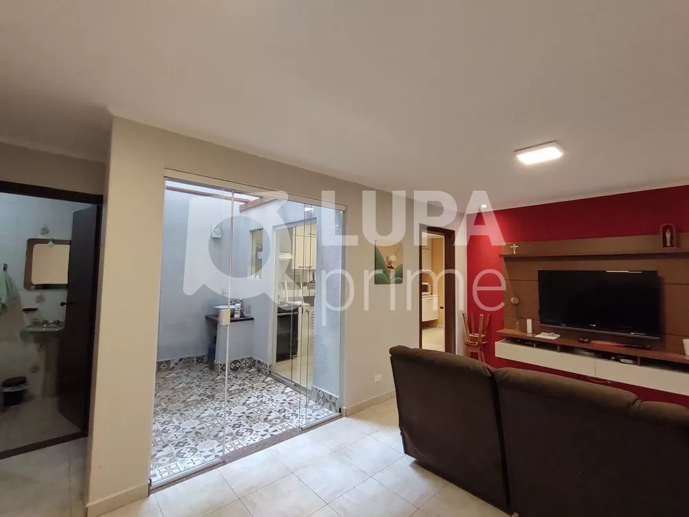 Casa à venda com 7 quartos, 374m² - Foto 2