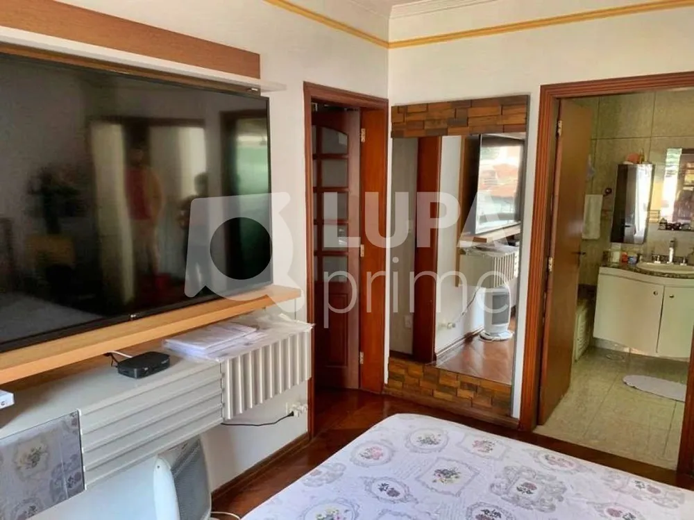 Casa, 4 quartos, 221 m² - Foto 1