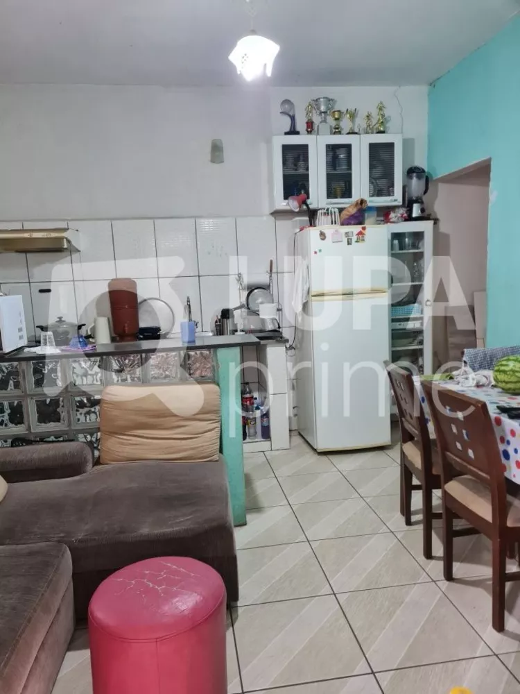 Casa à venda com 3 quartos, 200m² - Foto 4