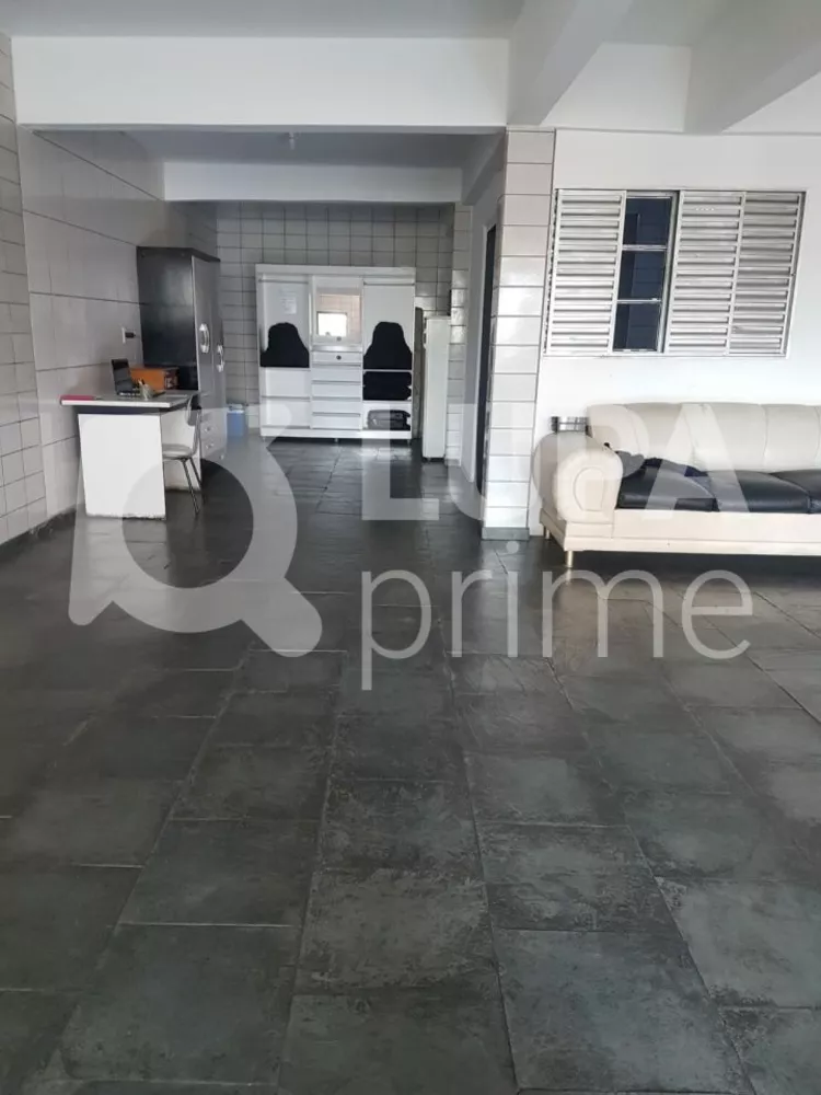 Casa à venda com 4 quartos, 200m² - Foto 1