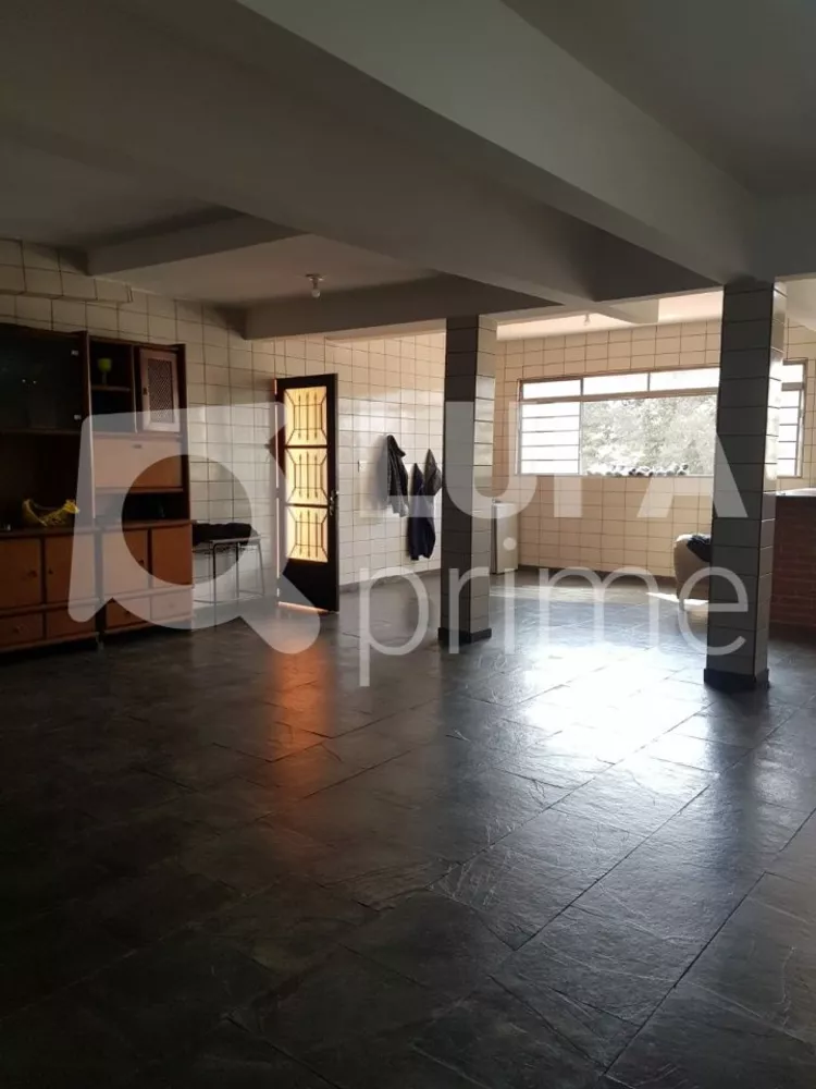 Casa à venda com 4 quartos, 200m² - Foto 3