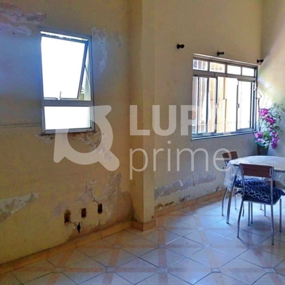 Casa à venda com 5 quartos, 292m² - Foto 3